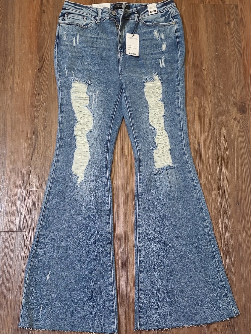 Judy Blue Distressed Light Blue Flare Jeans for women size13/31 new color blue.